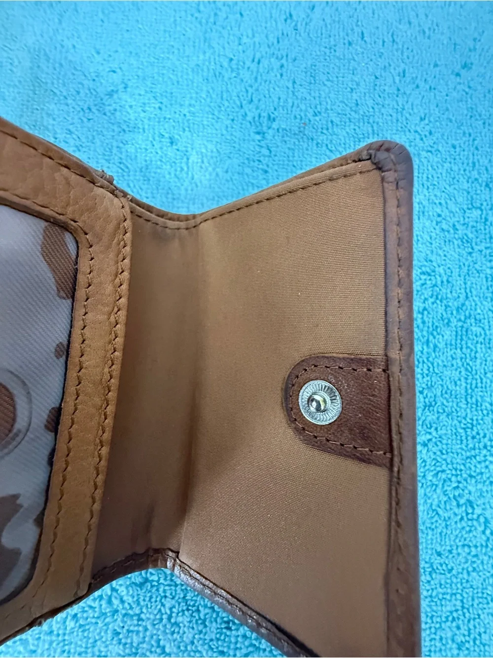 Fossil classic trifold